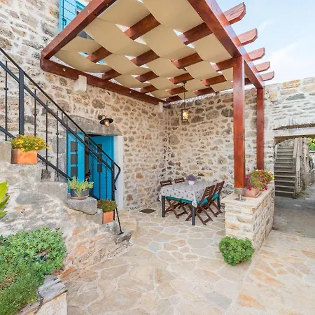 Lipa Nasa Vikendica Nevidane