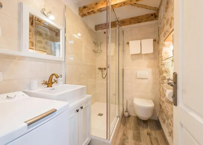 Lipa Nasa Vikendica Nevidane