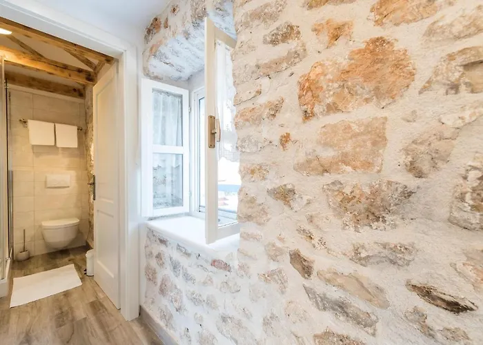 Lipa Nasa Vikendica *