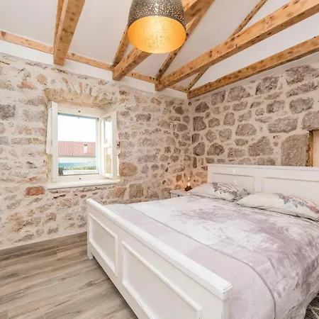 Ferienhaus Lipa Nasa Neviđane